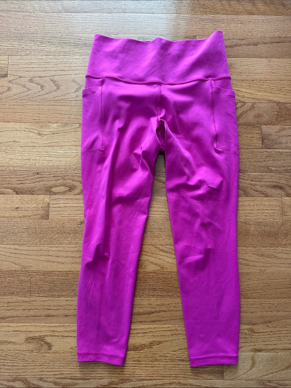 EUC Athleta Salutation Stash Pocket 7/8 Leggings - Picture 3 of 4